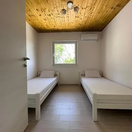 Ajsa With Private Heated Pool